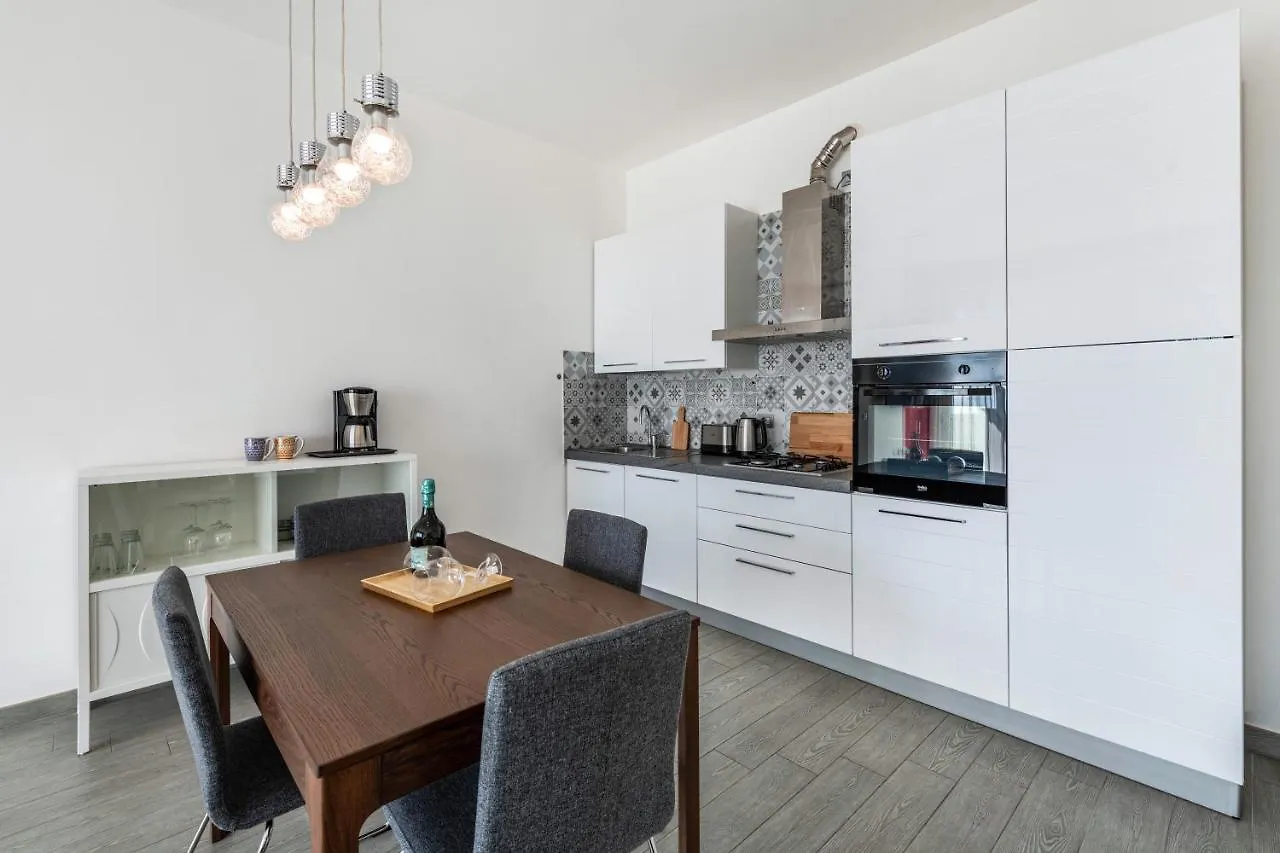 Residence Virgilio Red Toscolano Maderno Italy